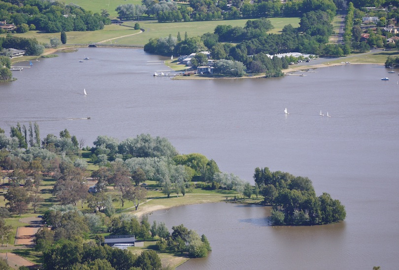   دریاچه برلی گریفین (Lake Burley Griffin)